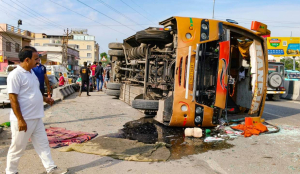 Speeding dumper hits bus in Haridwar, woman killed and many injured in road accident