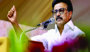 Stalin interacts with tourists in Kodaikanal ahead of results