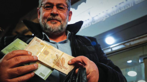 Syria begins circulating new post-Assad currency bills