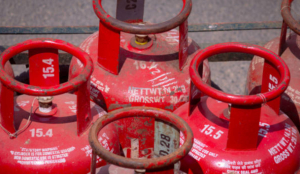 Thane makes commercial gas cylinders mandatory for Ganeshotsav community meals