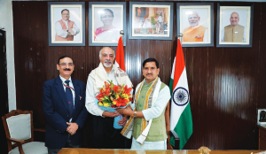 Tokhan Sahu felicitates Delhi Metro enthusiast