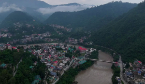 Torrential rain disrupts normal life in Himachal; 109 roads blocked, orange alert in 4 districts