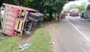 Truck collides with tempo in Sambhal, six killed