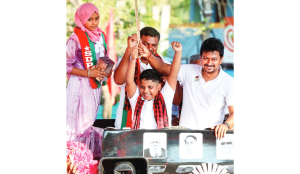 Udhayanidhi slams Palaniswami over politics of prostration