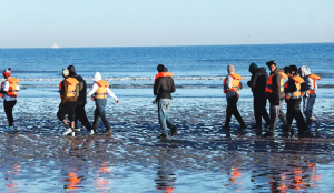 UK-France seal new deal to curb migrant boats