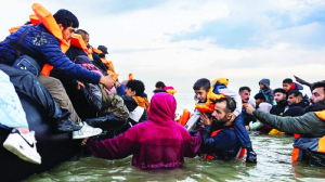 UK to seize phones in new crackdown on migration