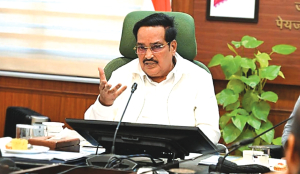 Union Jal Shakti Minister reviews water conservation