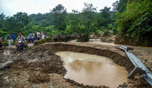 Uttarakhand rain kills 7, blocks Dehradun-Mussoorie highway, swells rivers
