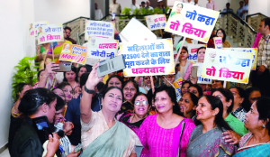 Women gather to thank CM Rekha as Lakshmi Yojana portal goes live August 1