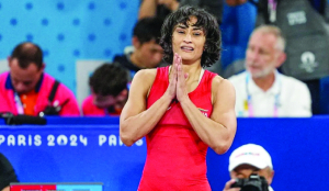 Wrestling Federation issues showcause notice to Phogat