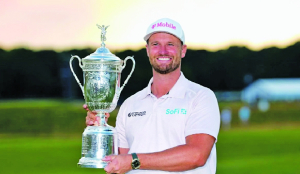 Wyndham Clark avoids record collapse and holds on to win US Open