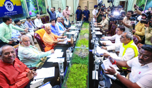 Yogi asks Govt, Opposition to raise public issues in House