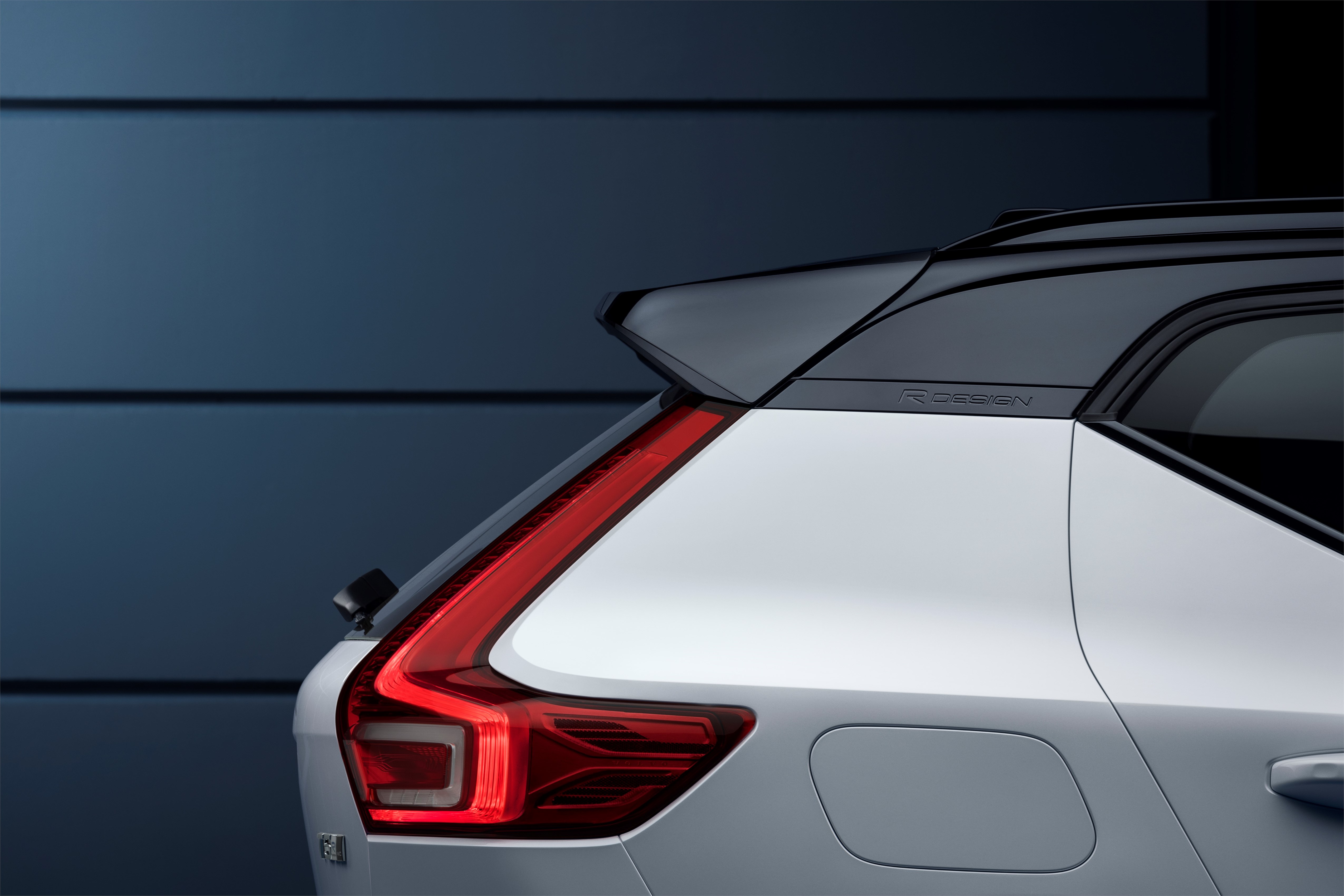 New Volvo XC40 R-design in Crystal white with black roof - exterior detail