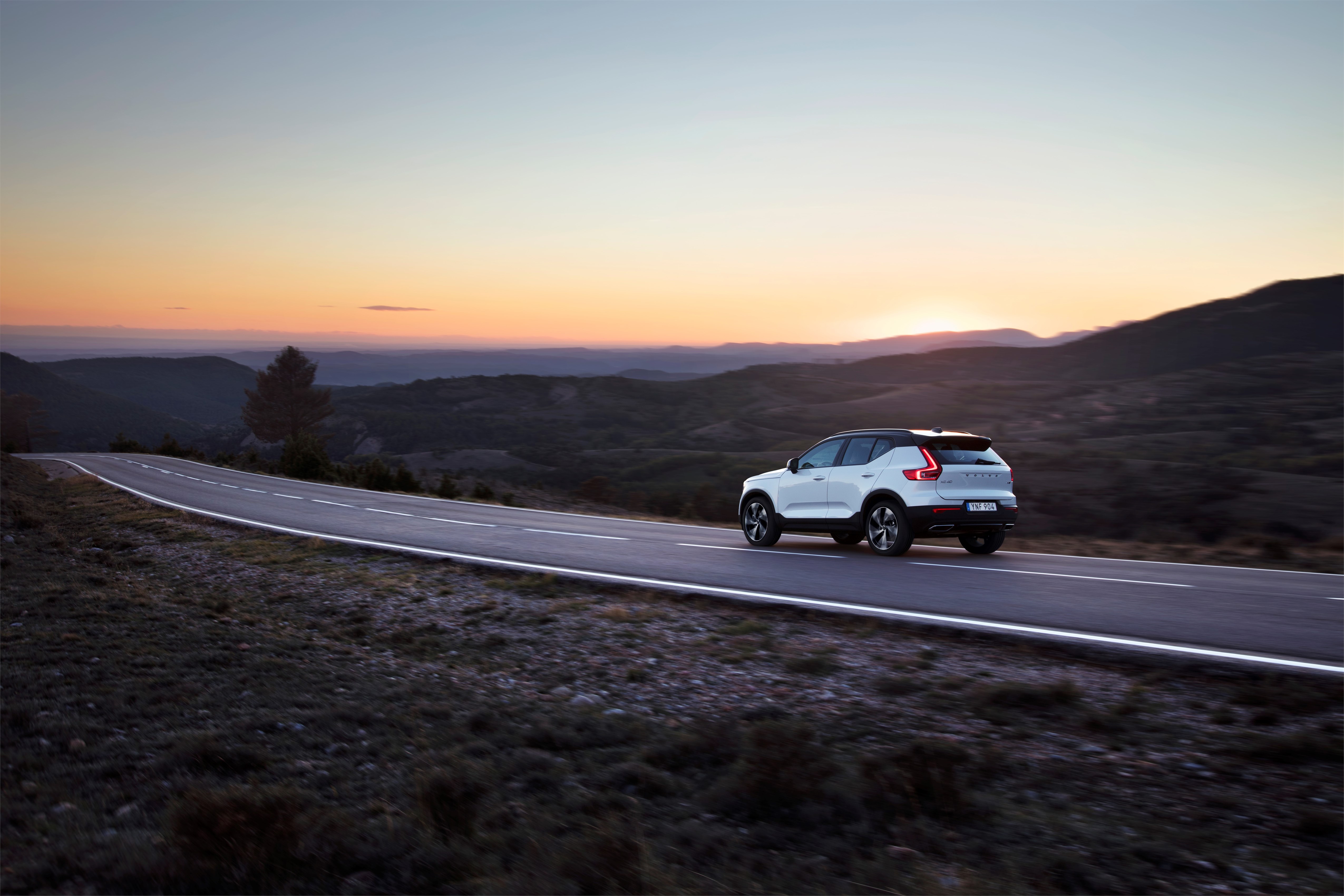 New Volvo XC40 R-Design T5 Crystal White with black roof on location in Barcelona