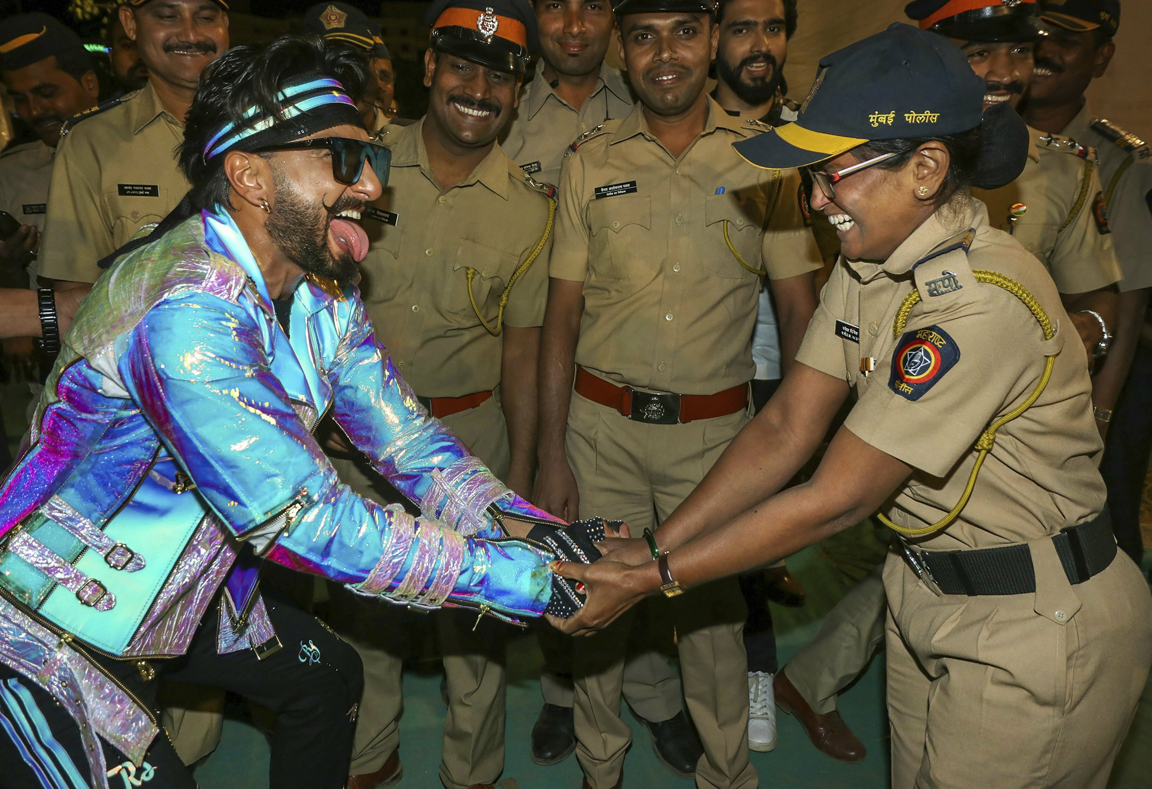 Bollywood actor Ranveer Singh interacts with police personnel at Mumbai Police's 'Umang 2019', in Mumbai - PTI