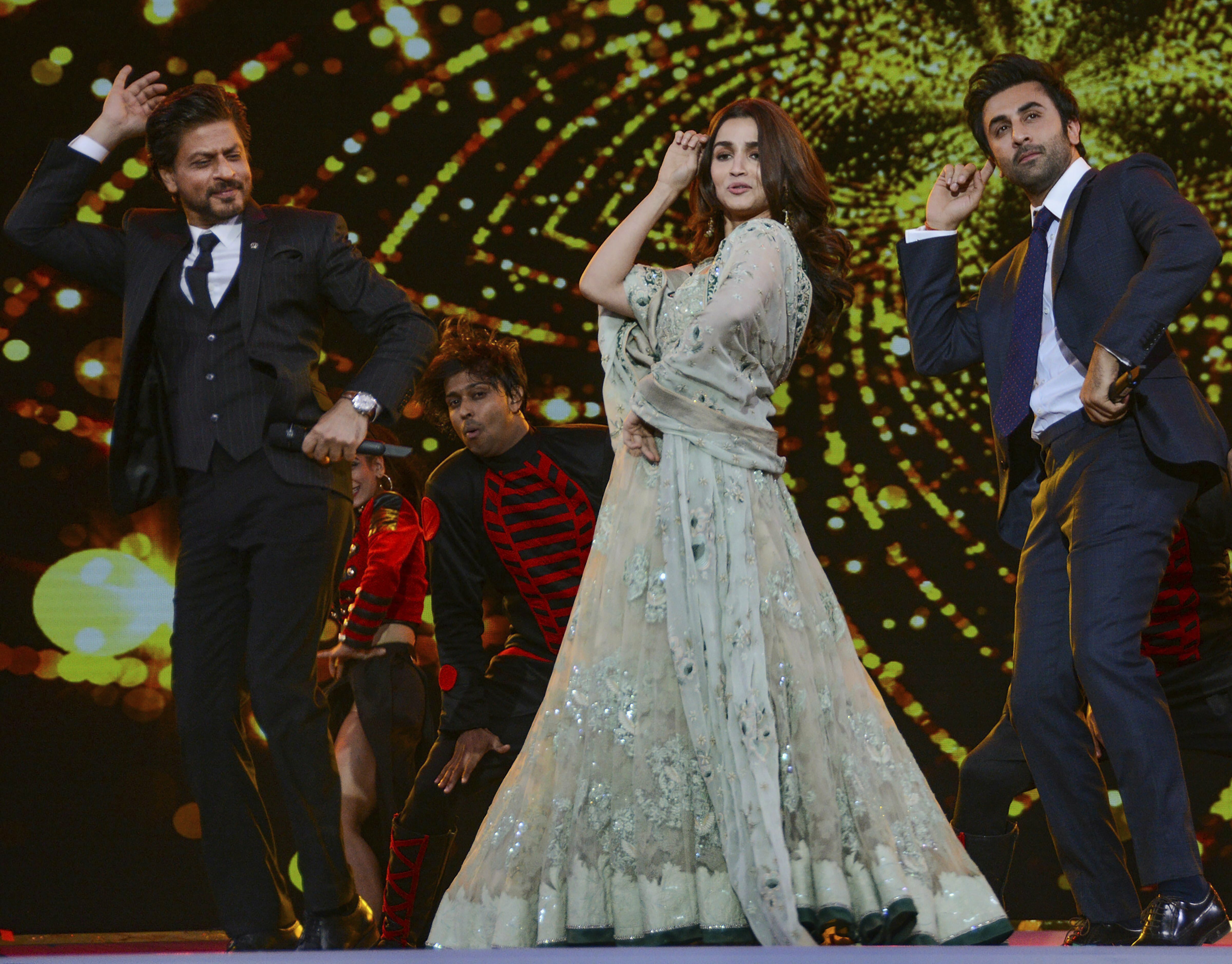 Bollywood actors Shah Rukh Khan, Ranbir Kapoor and Alia Bhatt perform at Mumbai Police's 'Umang 2019', in Mumbai - PTI