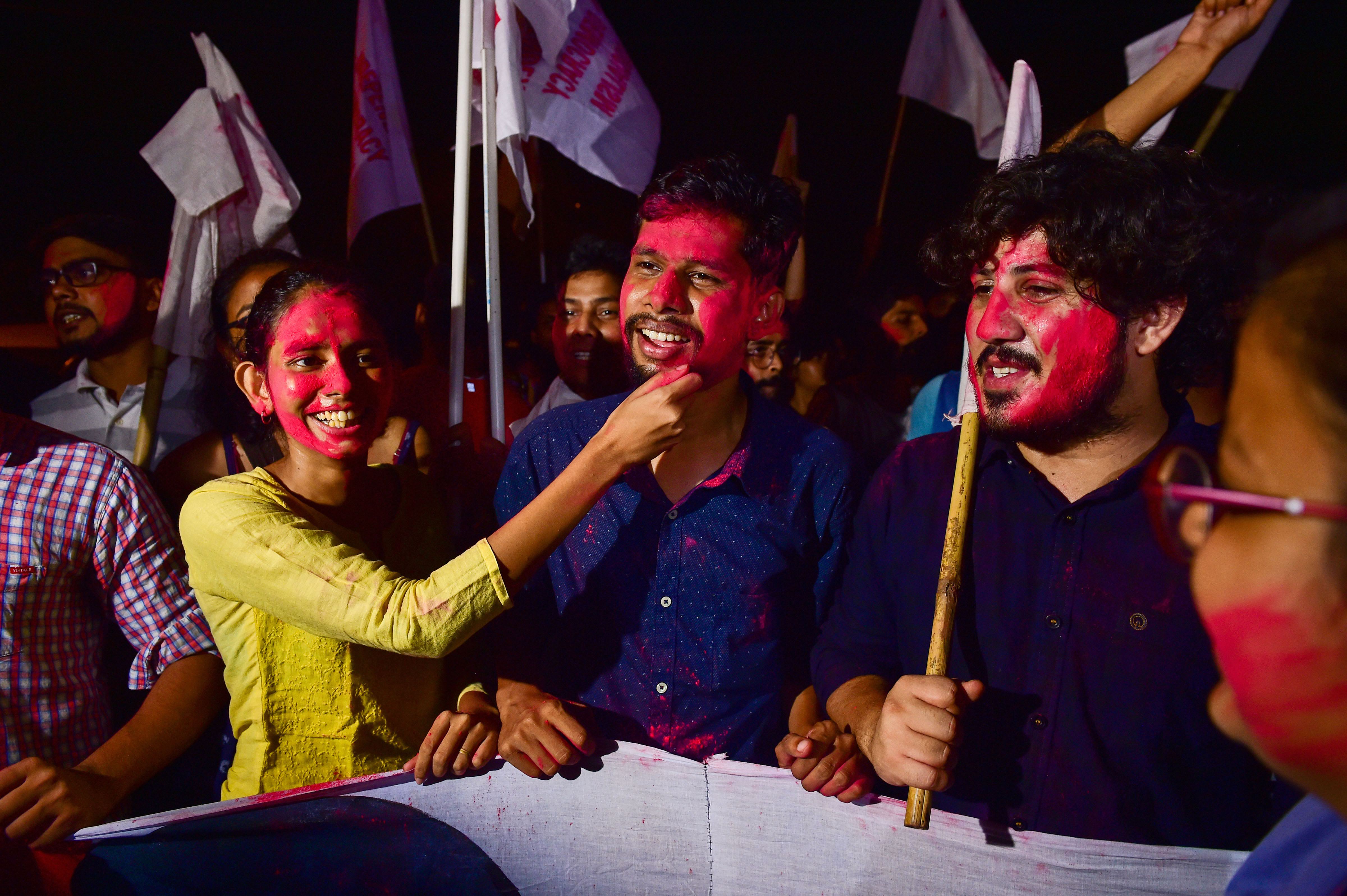 Newly-elected JNUSU President Aishe Ghosh (L), Vice-President Saket Moon (C) and others celebrate after Delhi High Court declared results of JNUSU - PTI