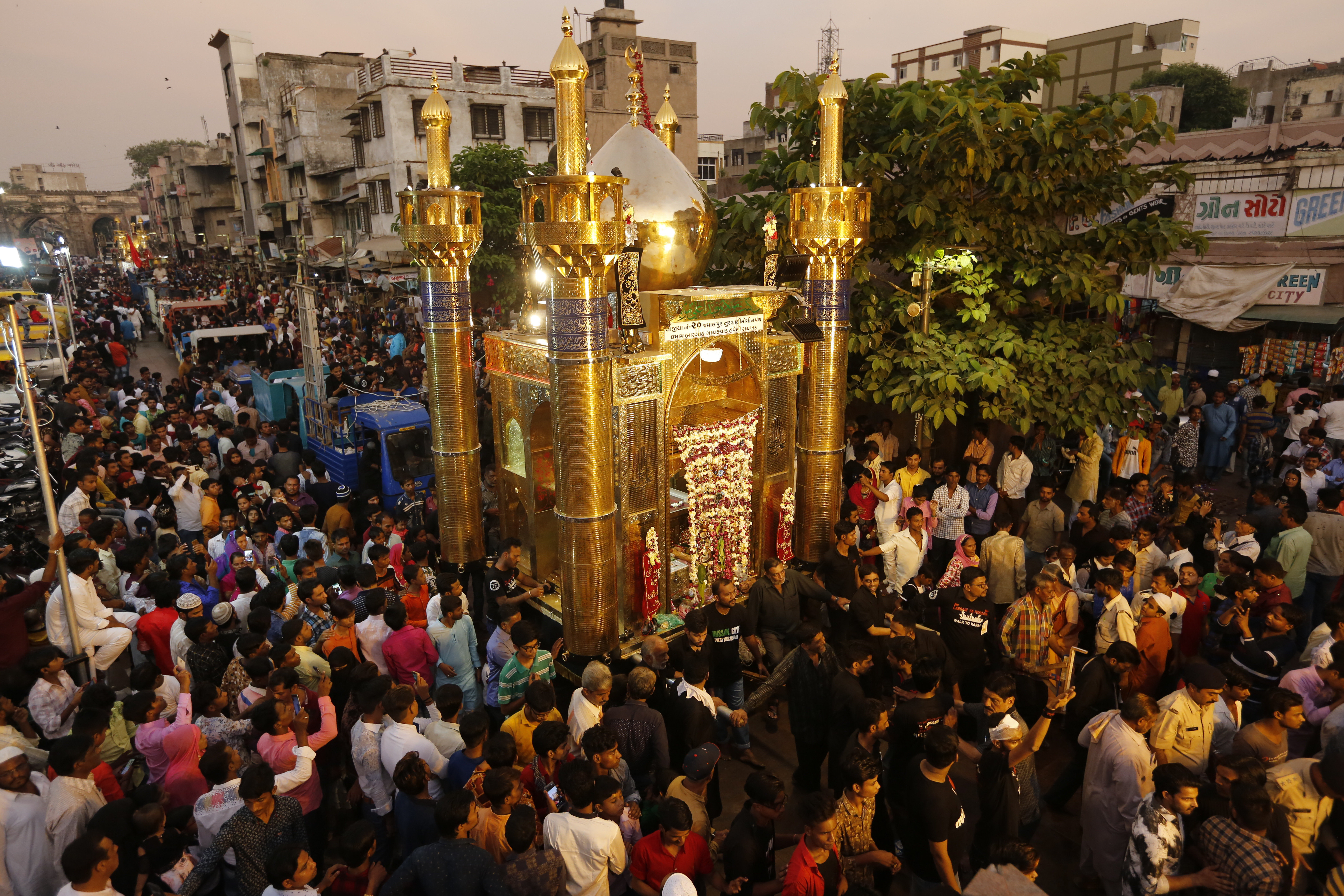 Today Photo : Muslims carry 'tazia' during a Muharram ...