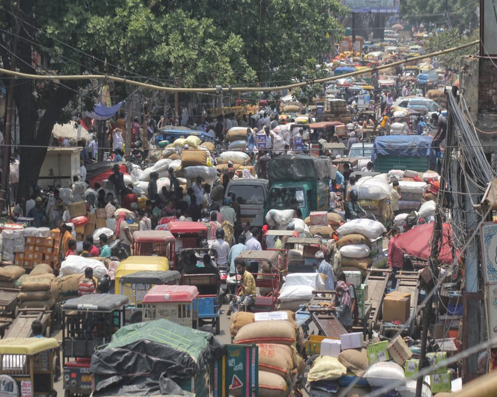 Today's Photo : Huge crowd at Khari Baoli market after the reopen of ...